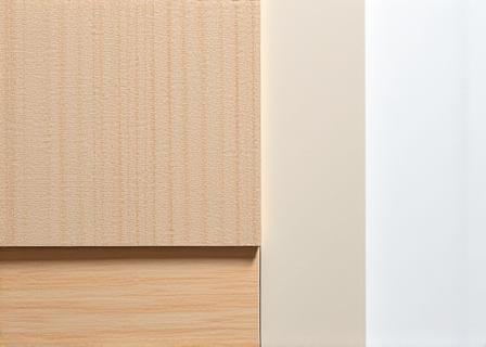 Sampel material kayu dan finishing HPL untuk furniture kustom